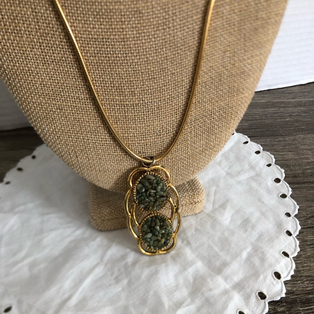 Vtg MCM Jade Chip Pendant Necklace